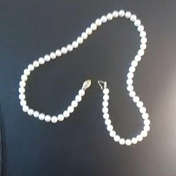 Macy's 18" Cultured Freshwater Pearl (5mm) Strand in 14k Gold - Picture 2 of 5
